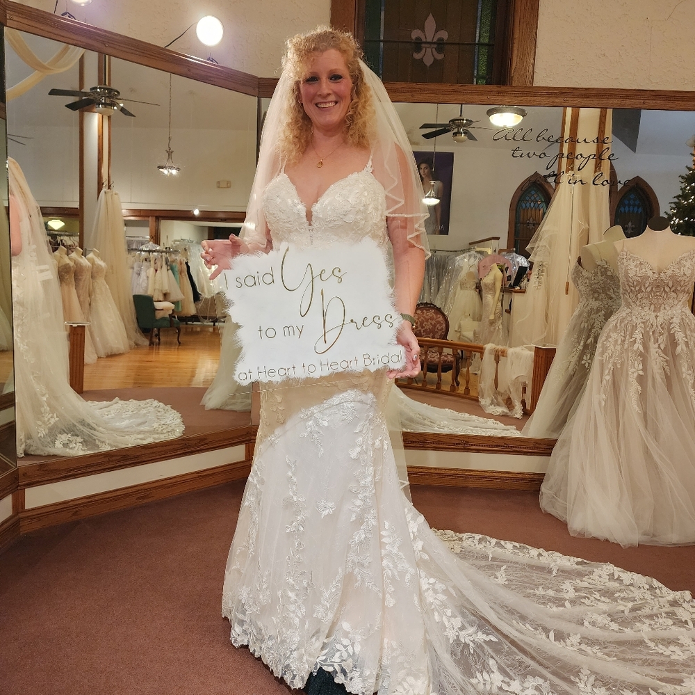 Wedding dress - Picture 4 of 11